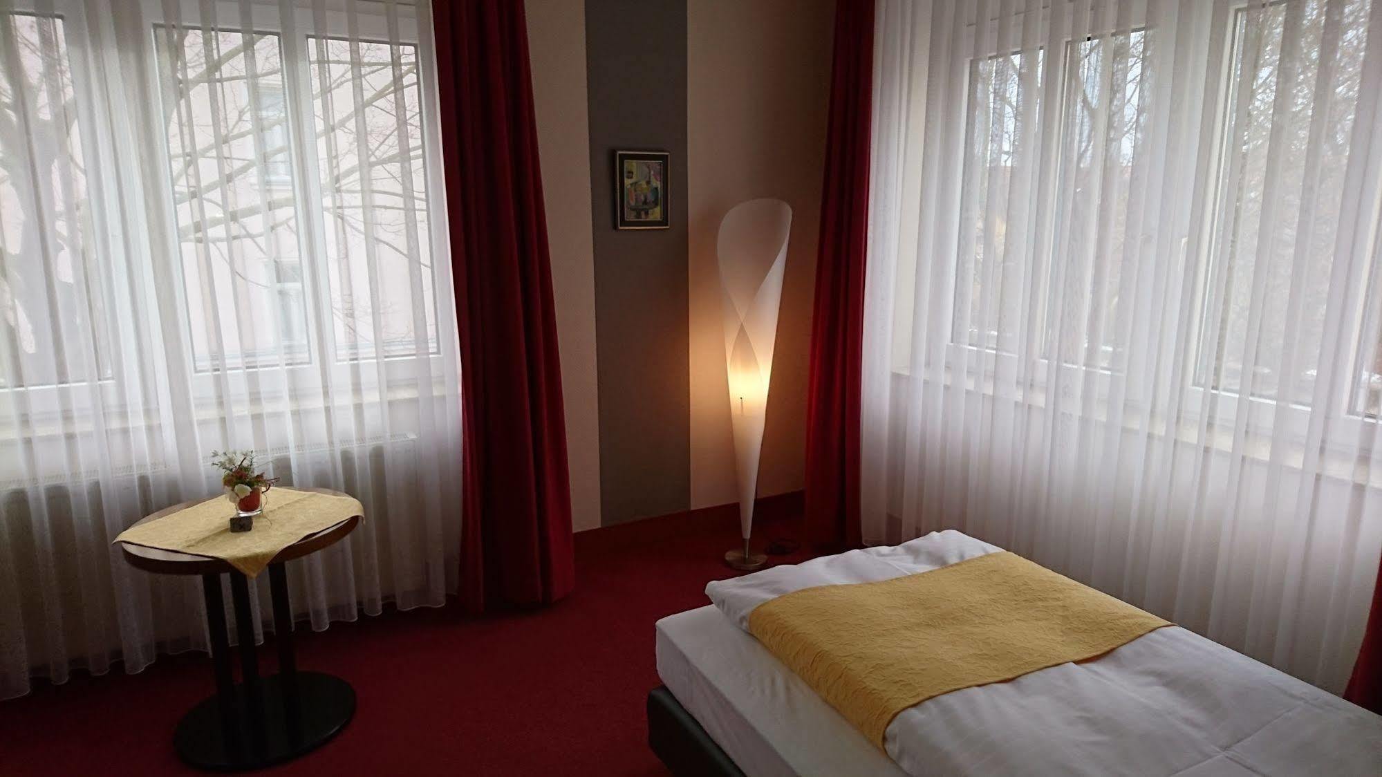 City Hotel אשרסלבן מראה חיצוני תמונה